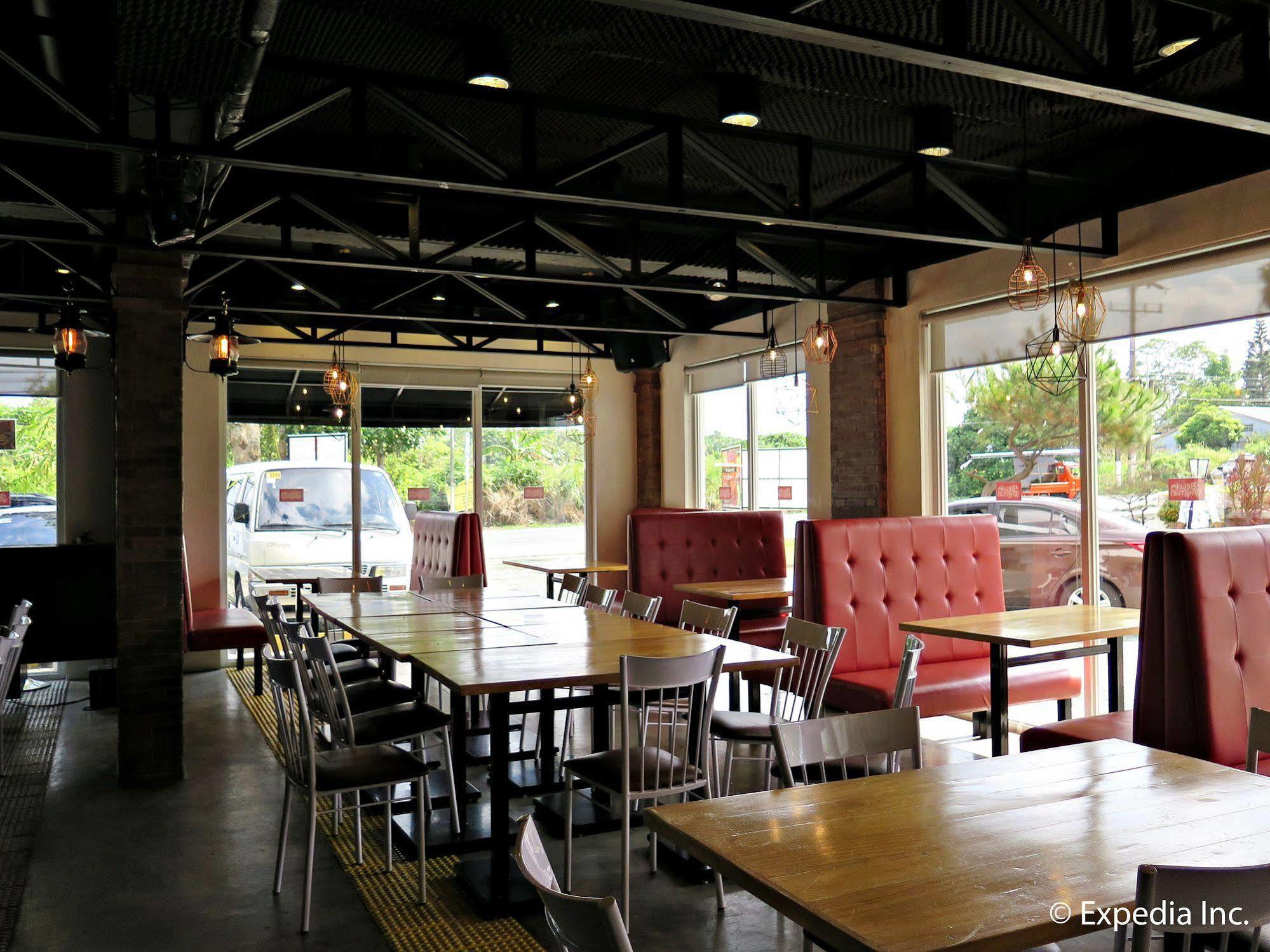 Capital O 642 The Junction Tagaytay Hotel Tagaytay City Ngoại thất bức ảnh