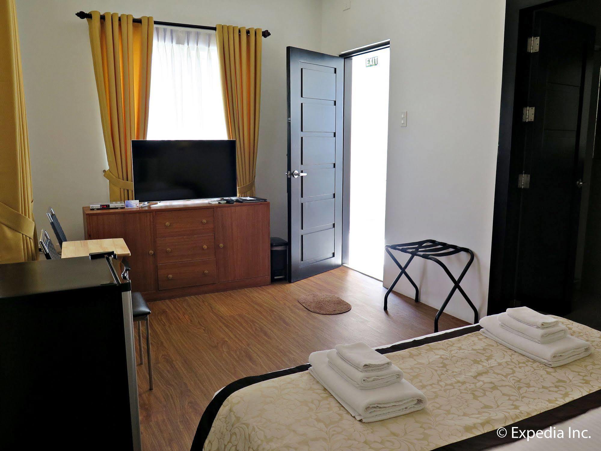Capital O 642 The Junction Tagaytay Hotel Tagaytay City Ngoại thất bức ảnh