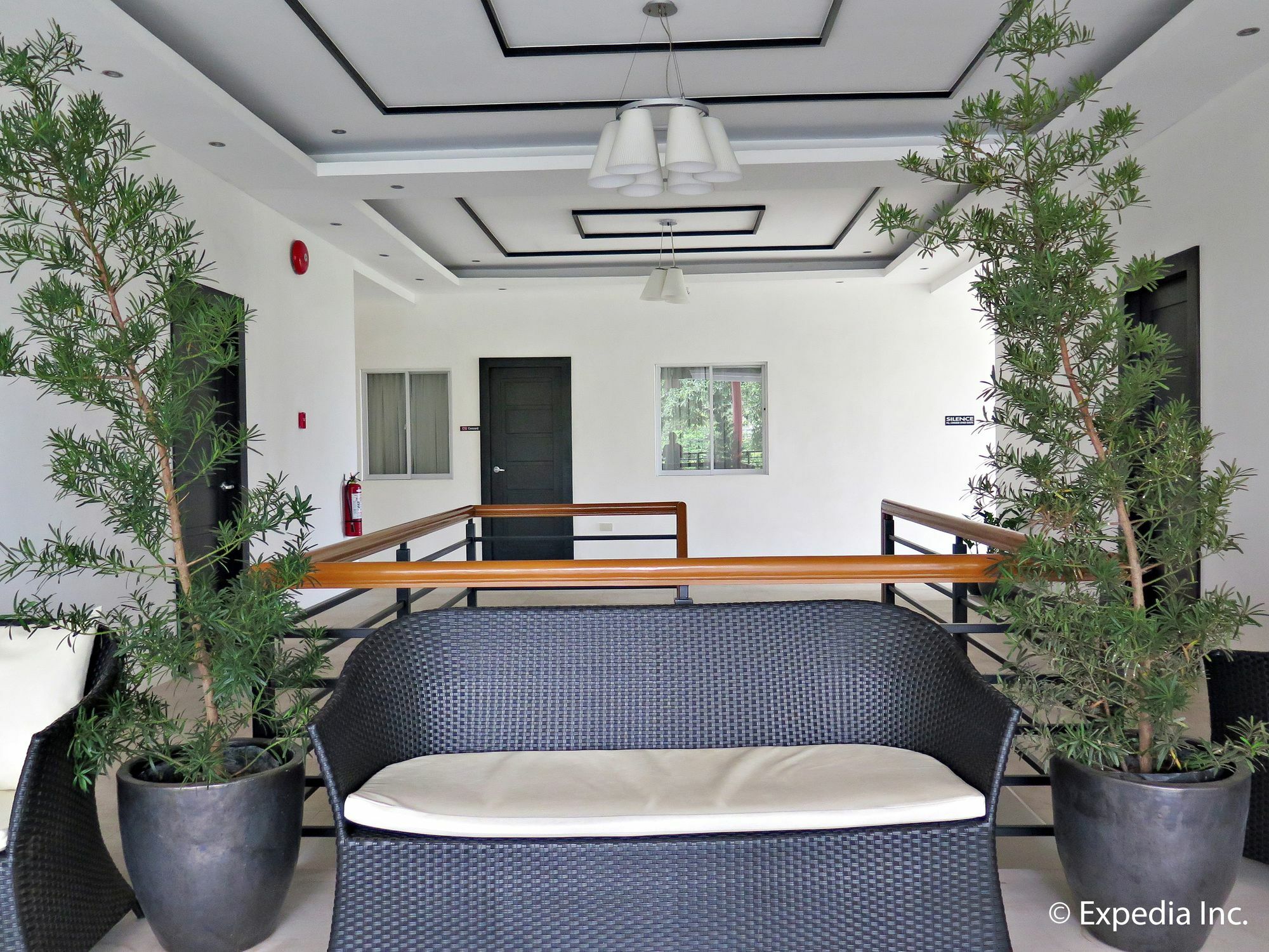 Capital O 642 The Junction Tagaytay Hotel Tagaytay City Ngoại thất bức ảnh