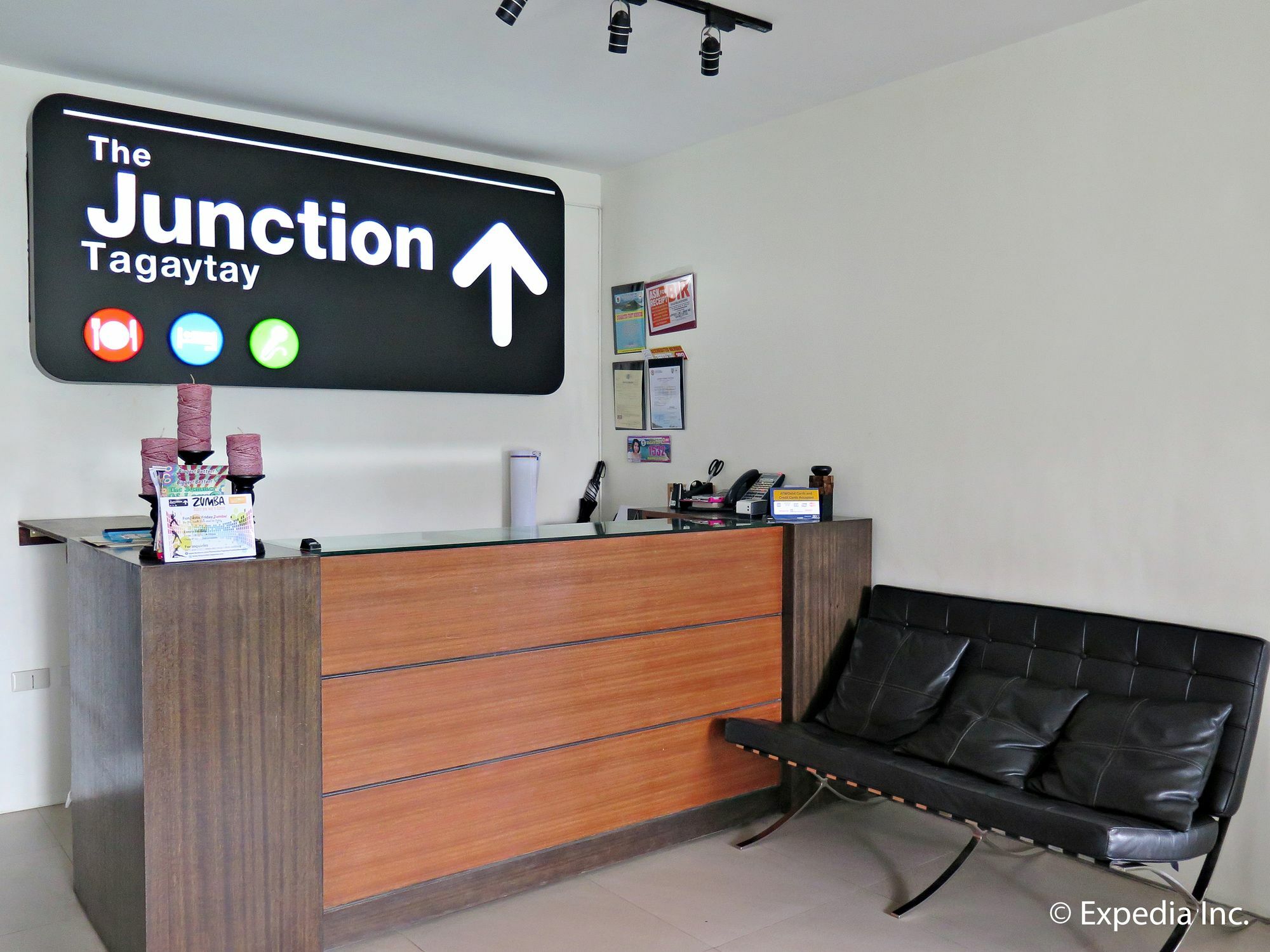 Capital O 642 The Junction Tagaytay Hotel Tagaytay City Ngoại thất bức ảnh